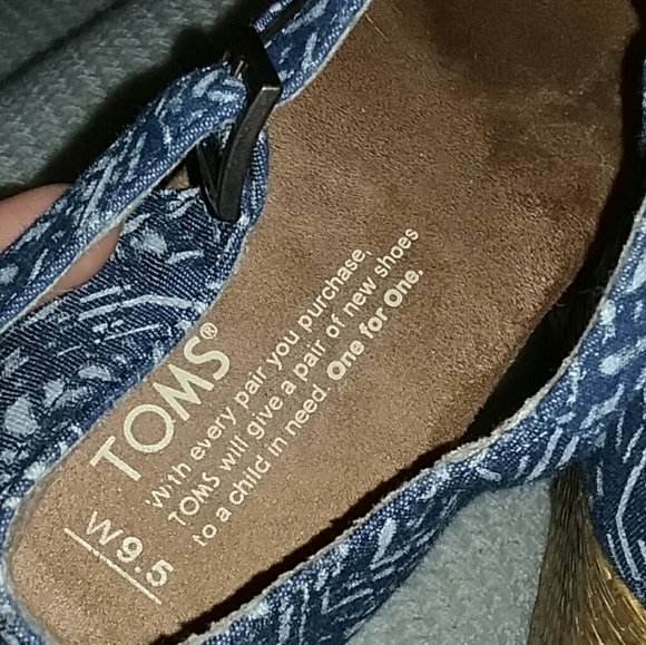 TOMS Blue Strappy Wedge Heels Like New - Picture 5 of 5